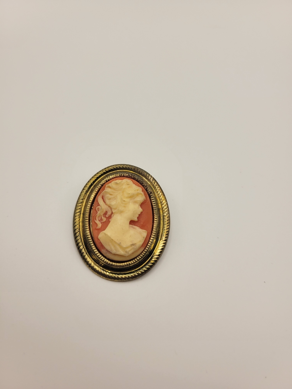 Vintage made in Hong Kong Cameo Gold tone Brooch